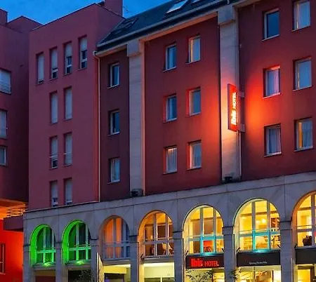 Ibis Centre Hotel 3*