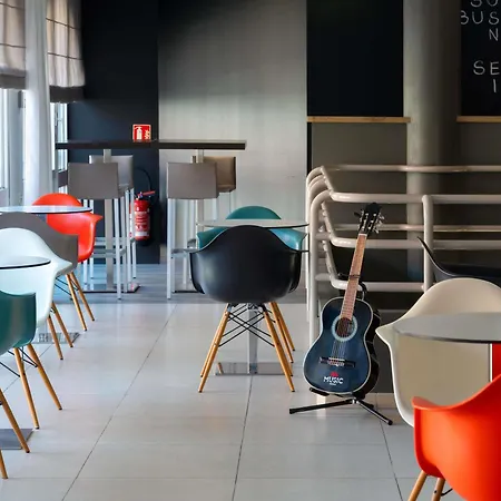 Ibis Centre 3* إيبيرني
