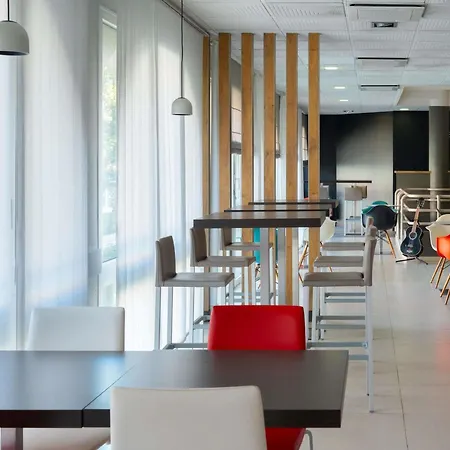 Ibis Centre 3*
