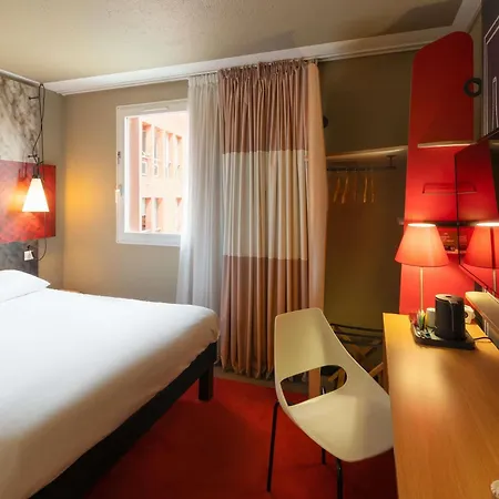Отель Ibis Centre Эперне