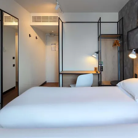 Отель Ibis Centre 3*