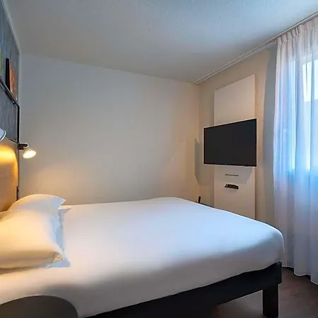 Hotel Ibis Centre 3*