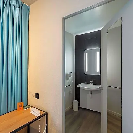Ibis Centre Hotel 3*