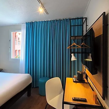 Ibis Centre Hotel 3*