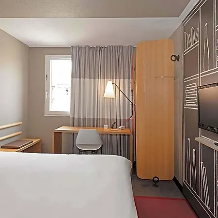 Ibis Centre Hotel 3*