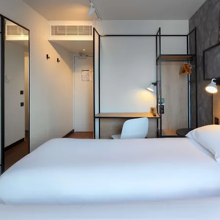 Ibis Centre Hotel 3*
