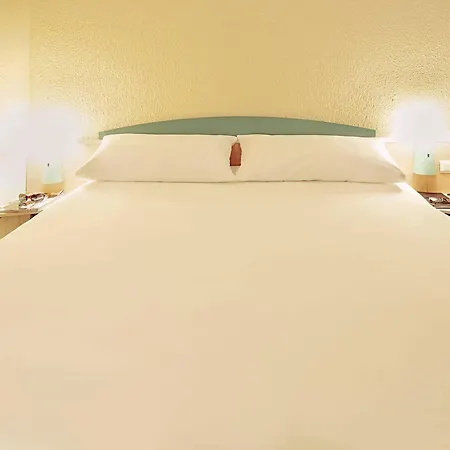 Ibis Centre Hotel 3*