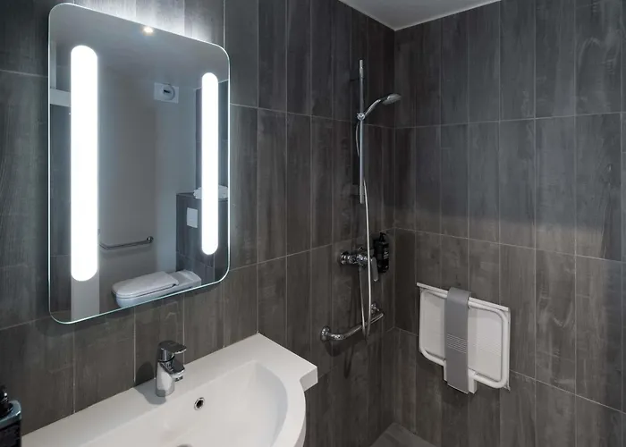 Ibis Centre Hotel 3*