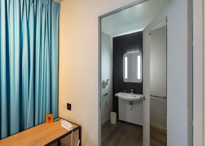 Ibis Centre Hotel 3*